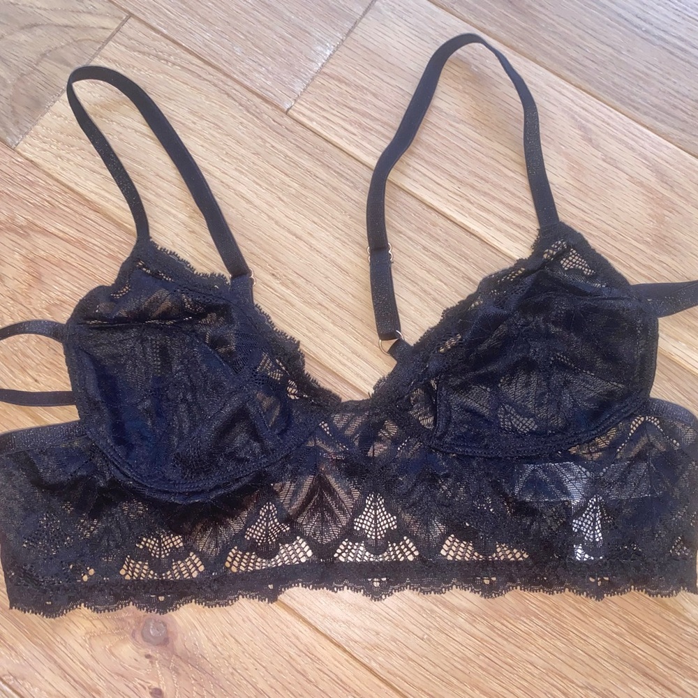 Strappy Lace Black Bralette